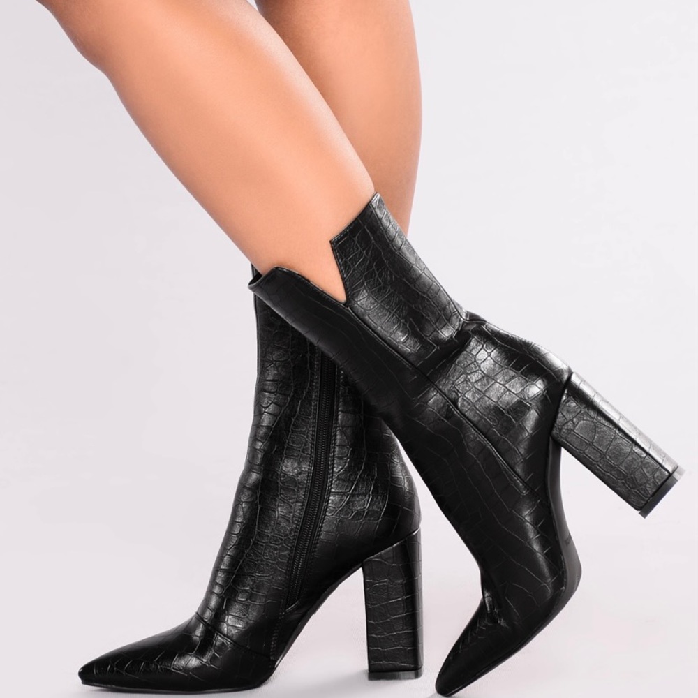 Fashion Nova • Faux leather bootie • Black